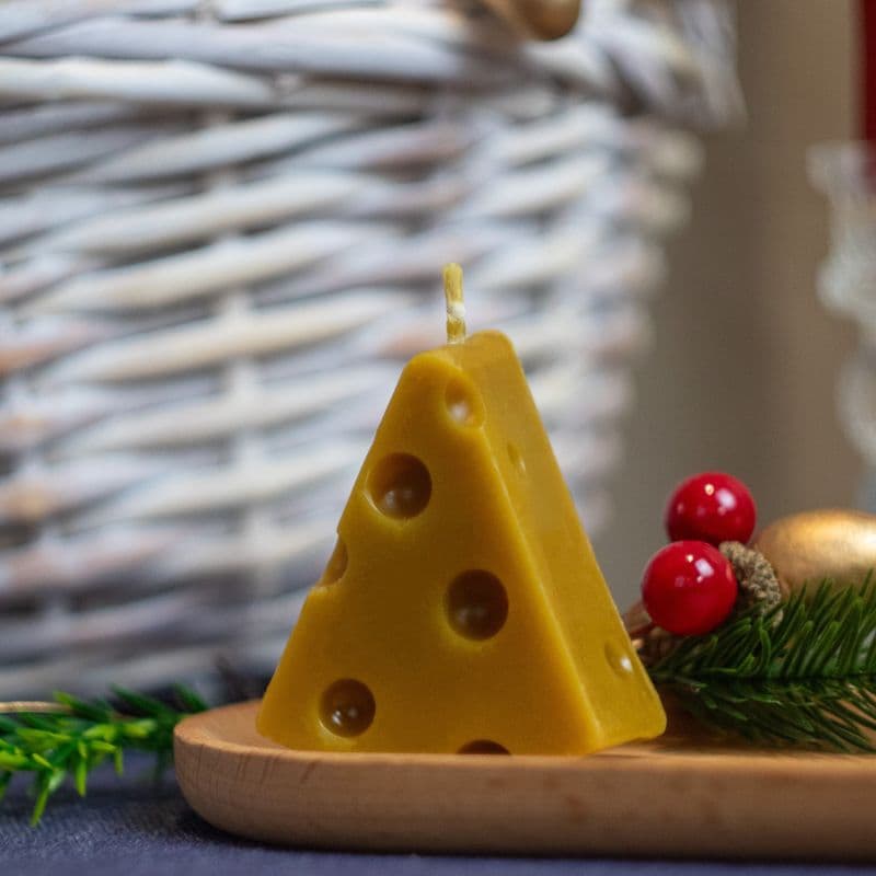 Декоративная свеча "Ломтик сыра"