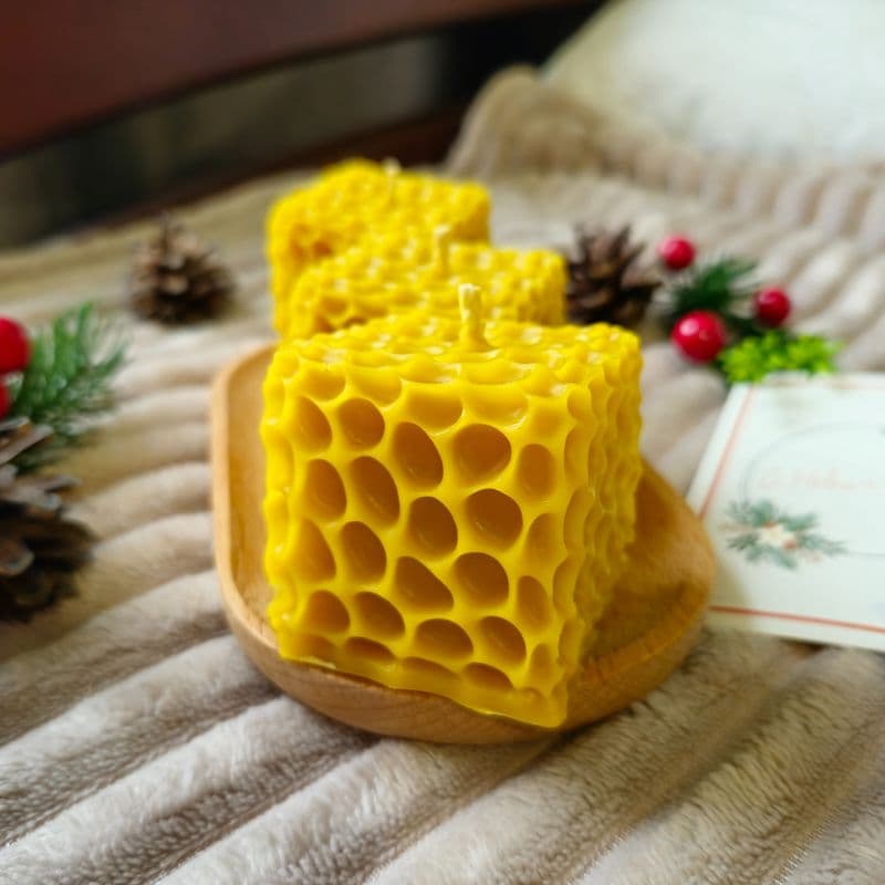 Декоративная свеча из пчелиного воска "Губка"